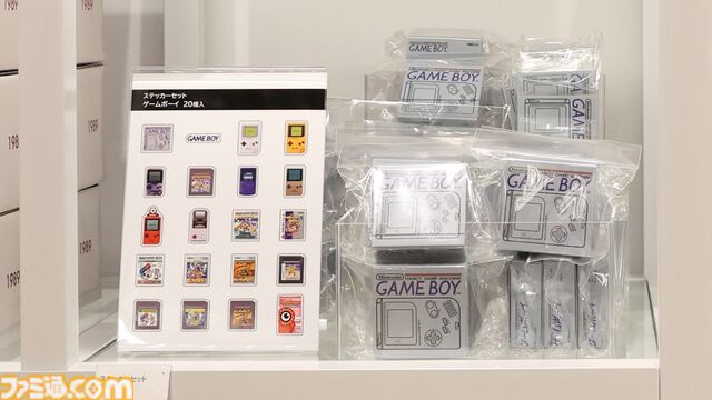 “ニンテンドーミュージアム”グッズまとめ。コントローラーの形をした巨大クッションや歴代ハードをモチーフにしたアイテムなど限定グッズが多数ラインアップ