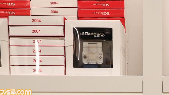 “ニンテンドーミュージアム”グッズまとめ。コントローラーの形をした巨大クッションや歴代ハードをモチーフにしたアイテムなど限定グッズが多数ラインアップ