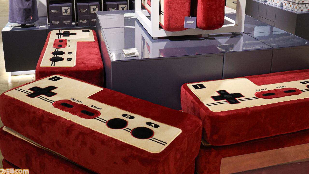 ニンテンドーミュージアム限定グッズ一覧。コントローラーの形をした