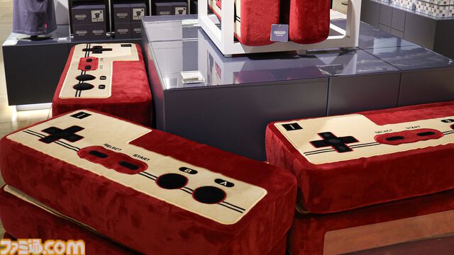 “ニンテンドーミュージアム”グッズまとめ。コントローラーの形をした巨大クッションや歴代ハードをモチーフにしたアイテムなど限定グッズが多数ラインアップ