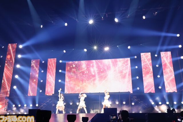 『シャニマス』6.5周年ライブ2日目リポート。『時限式狂騒ワンダーランド』『LINKs』など『シャニソン』発の楽曲を惜しみなく披露。各所で活躍し続けるアイドルたちの姿が感じられる公演に