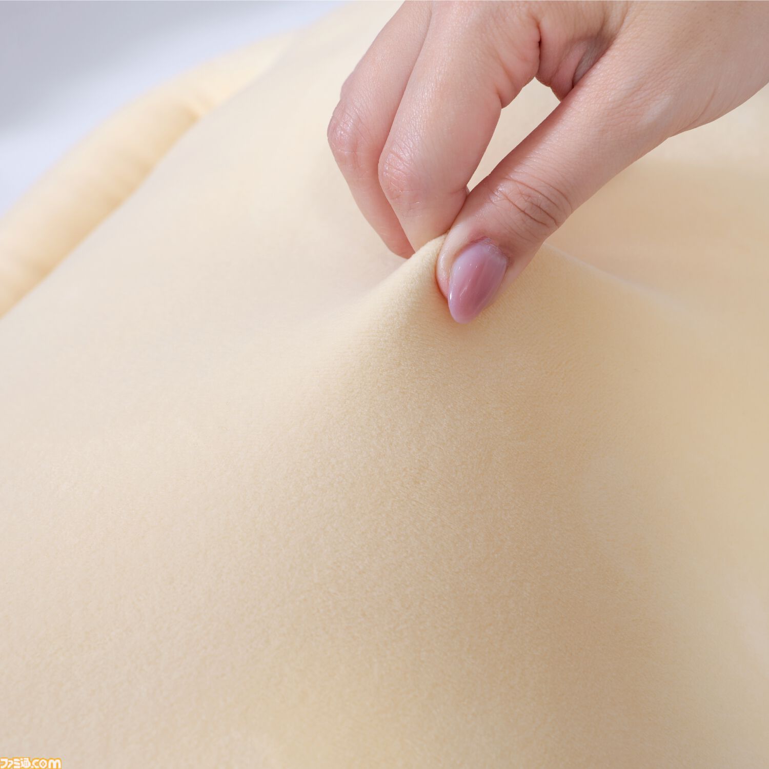 推し抱き枕”が10月に発売決定。等身大サイズで腕枕や膝枕が可能