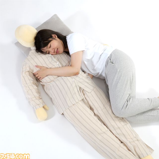 “推し抱き枕”が10月に発売決定。等身大サイズで腕枕や膝枕が可能。本当に“推し”と寝ているかのような気分に