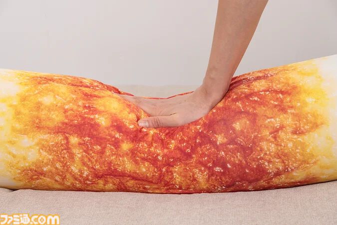 紀文の“ちくわ”がビッグ抱き枕クッションで登場。マクアケにて150個