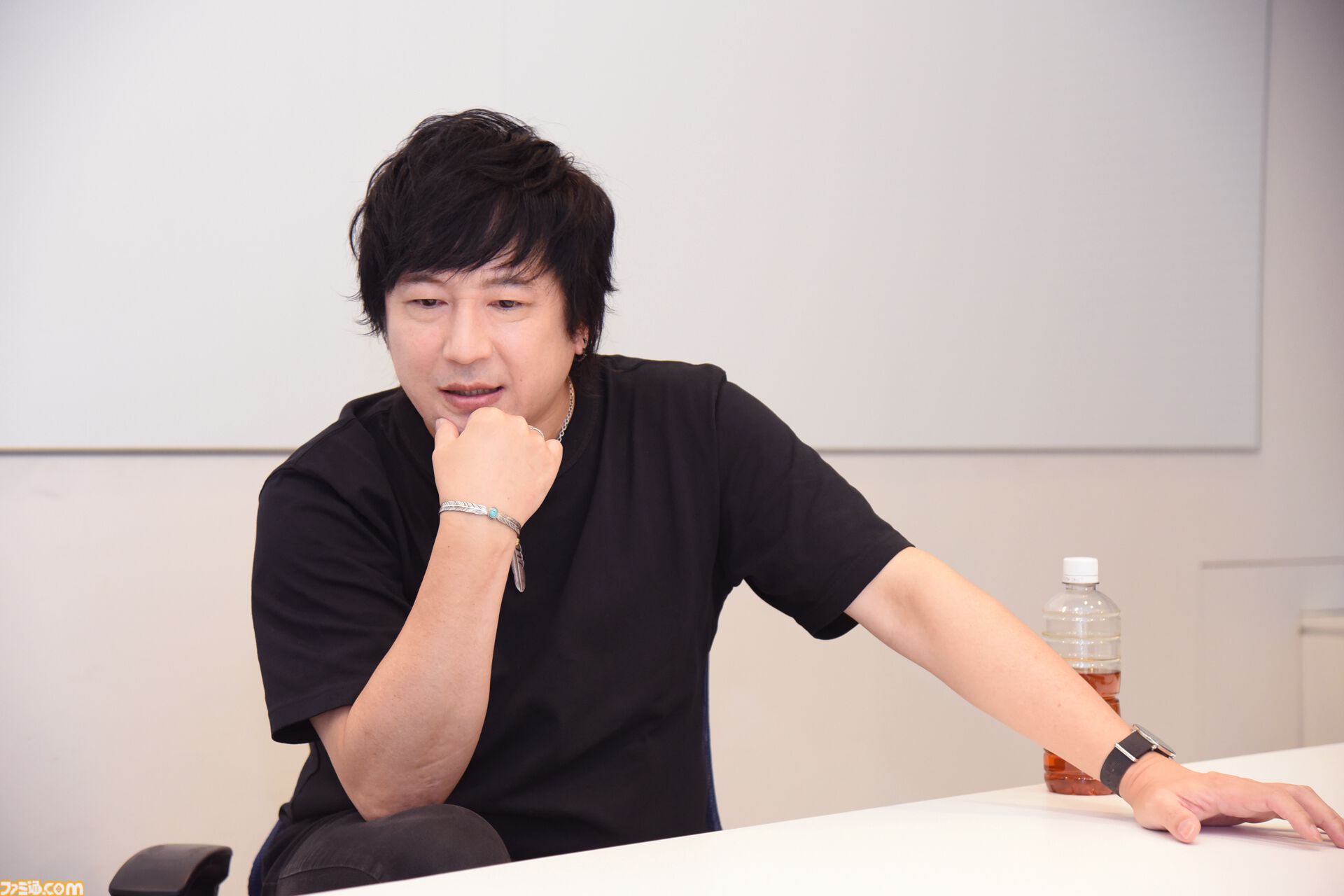 椎名慶治は『HIT : The World』を遊び続ける。テーマ曲を歌う人が引退したらかっこ悪いから。泥船かもしれないのに乗り込み、今日も文句を言い続ける【Let’s HIT制作秘話】