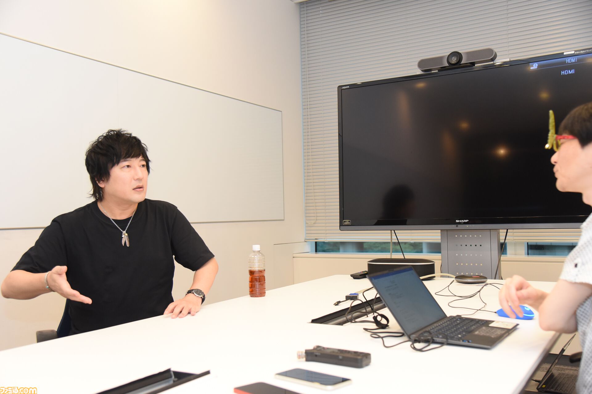 椎名慶治は『HIT : The World』を遊び続ける。テーマ曲を歌う人が引退したらかっこ悪いから。泥船かもしれないのに乗り込み、今日も文句を言い続ける【Let’s HIT制作秘話】