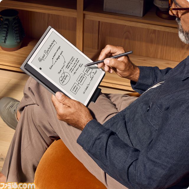 新モデルのKindleシリーズが発売。文中に直接メモを書き込む機能搭載の“Kindle Scribe”、防水機能を備えた“Kindle Paperwhite”など新たに4機種が登場