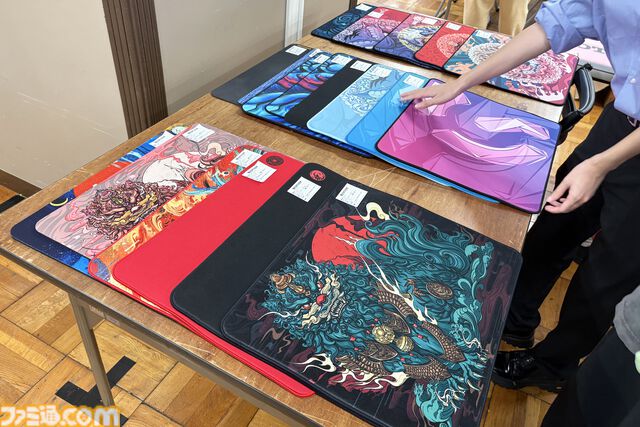 転売ヤーはゲーミングバザーに近寄らない方がいい。顔写真と個人情報を公式Tシャツにされるか、一生『Quake』を回すことになるから