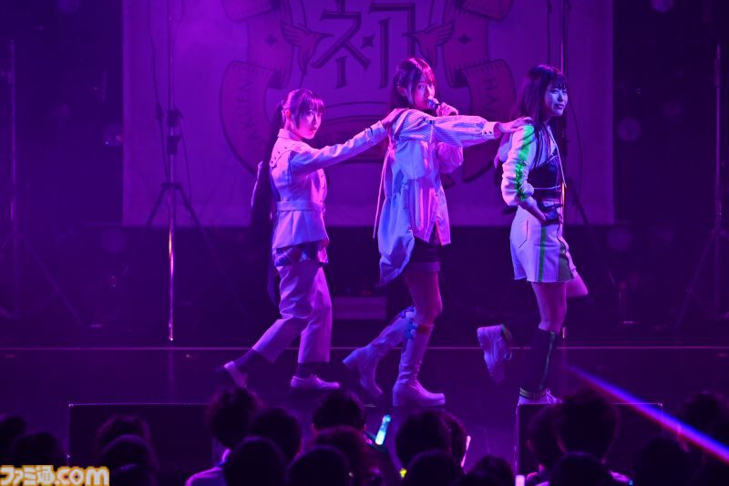 『学マス』デビューライブツアー“初恋公演”（広島）リポート。広の“素”を見せる新曲『コンテンポラリのダンス』が初披露！ 3人の声が綺麗に重なりあう、全体曲のパフォーマンスも見逃せない公演に