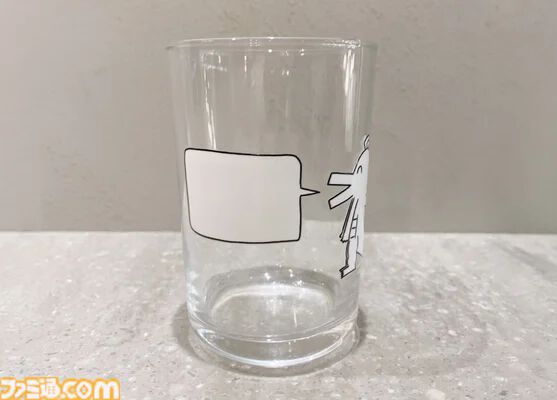 好きな惣菜発表ドラゴンのグッズが販売スタート。ぬいぐるみは手に乗るサイズのかわいいやつ。グラスは吹き出しで遊べそう