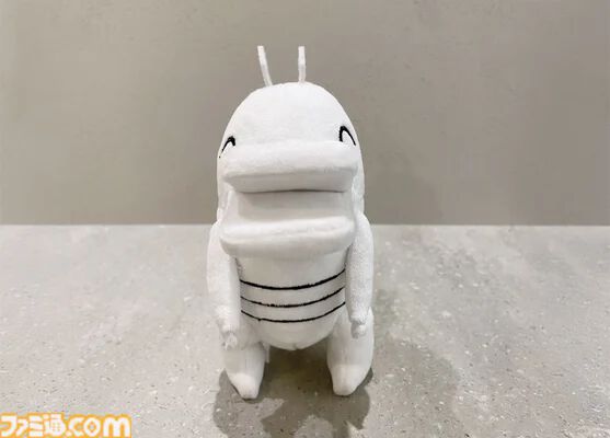 好きな惣菜発表ドラゴンのグッズが販売スタート。ぬいぐるみは手に乗るサイズのかわいいやつ。グラスは吹き出しで遊べそう