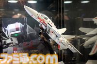 『超時空要塞マクロス 愛・おぼえていますか』展が本日から開催！ 資料や美樹本晴彦イラストが大集合。等身大リン・ミンメイ、会場限定グッズも盛りだくさんな内覧会リポート