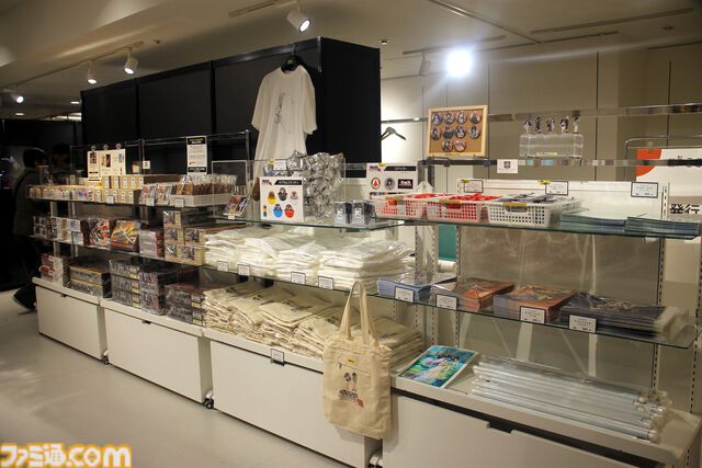『超時空要塞マクロス 愛・おぼえていますか』展が本日から開催！ 資料や美樹本晴彦イラストが大集合。等身大リン・ミンメイ、会場限定グッズも盛りだくさんな内覧会リポート