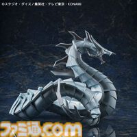 『遊戯王』サイバー・ドラゴンがフィギュアとなって登場、約30cmのビックサイズ。メタリック塗装も相まって劇中さながらのかっこよさに