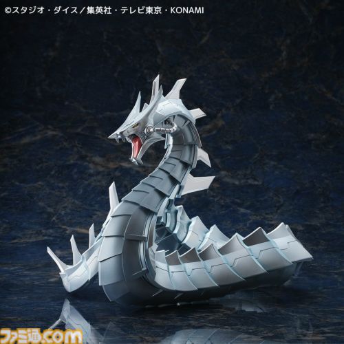 『遊戯王』サイバー・ドラゴンがフィギュアとなって登場、約30cmのビックサイズ。メタリック塗装も相まって劇中さながらのかっこよさに