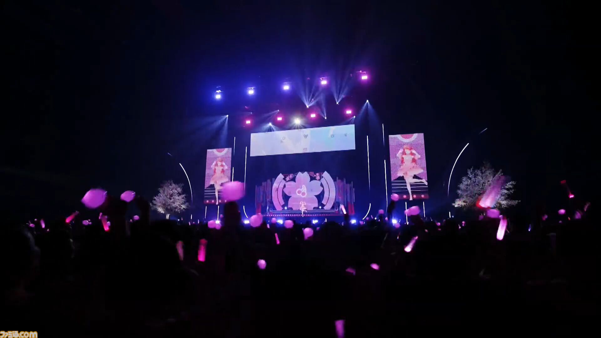 さくらみこさんのエリートなライブで会場中に満開の笑顔が咲き誇る！ 念願の1stライブ“flower fantasista!”で魅せたエリート巫女アイドルの姿