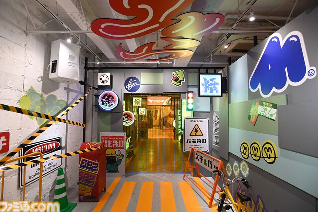『スプラ3』×ZOZOコラボ第2弾の“ポップアップイベント in 原宿”でバンカラ街のショップをリアルに体験できる。ギアに触れ、店員の巨大さ（一部）に驚き……。こだわり溢れる展示を写真たっぷりでフォトリポート