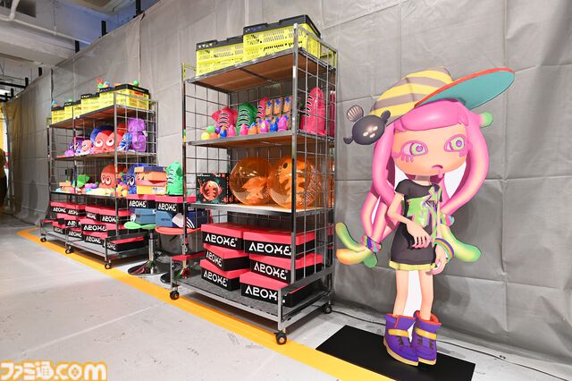 『スプラ3』×ZOZOコラボ第2弾の“ポップアップイベント in 原宿”でバンカラ街のショップをリアルに体験できる。ギアに触れ、店員の巨大さ（一部）に驚き……。こだわり溢れる展示を写真たっぷりでフォトリポート