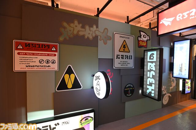 『スプラ3』×ZOZOコラボ第2弾の“ポップアップイベント in 原宿”でバンカラ街のショップをリアルに体験できる。ギアに触れ、店員の巨大さ（一部）に驚き……。こだわり溢れる展示を写真たっぷりでフォトリポート