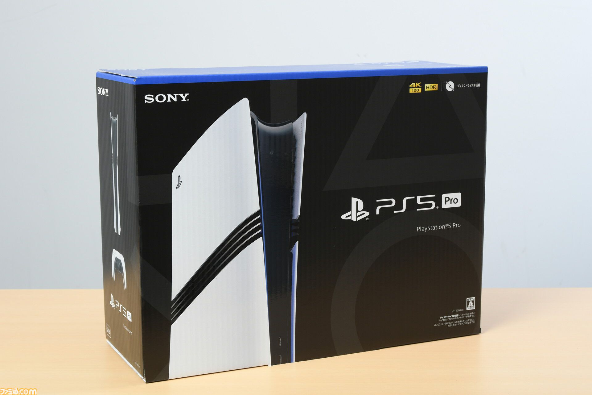 PS5 Pro実機が来たぞ！ 従来のPS5本体と比べてサイズ感やデザインはどう変わった？ 開封しながら見た目をチェック。ディスクドライブの取り付け・換装方法も紹介  | ゲーム・エンタメ最新情報のファミ通.com