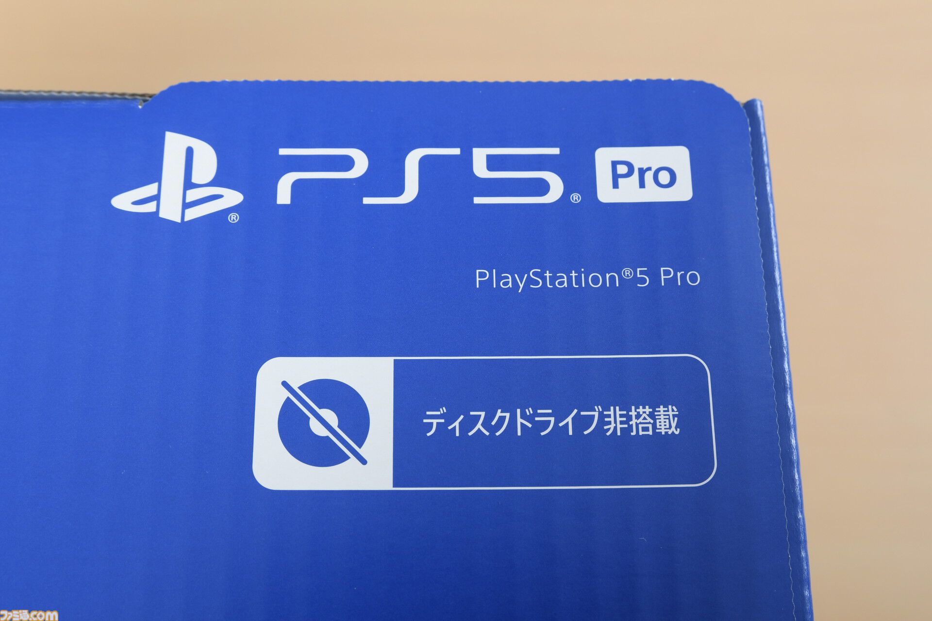 PS5 Pro実機が来たぞ！ 従来のPS5本体と比べてサイズ感やデザインはどう変わった？ 開封しながら見た目をチェック。ディスクドライブの取り付け・換装方法も紹介