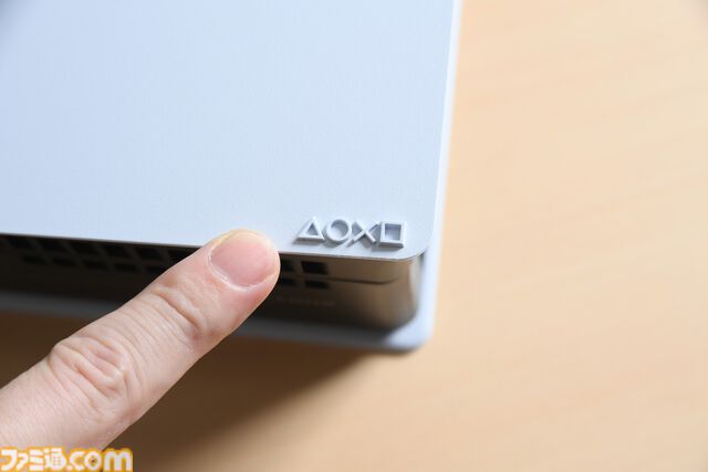 PS5 Pro実機が来たぞ！ 従来のPS5本体と比べてサイズ感やデザインはどう変わった？ 開封しながら見た目をチェック。ディスクドライブの取り付け・換装方法も紹介