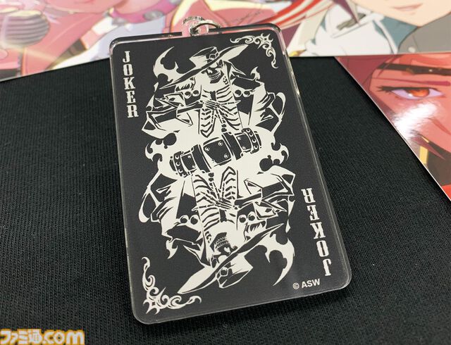 【GGST】『ギルティギア ストライヴ』ファミ通DXパックのグッズサンプルが公開。描き下ろしTシャツやアクキー、カイの3Dクリスタルなどが付属