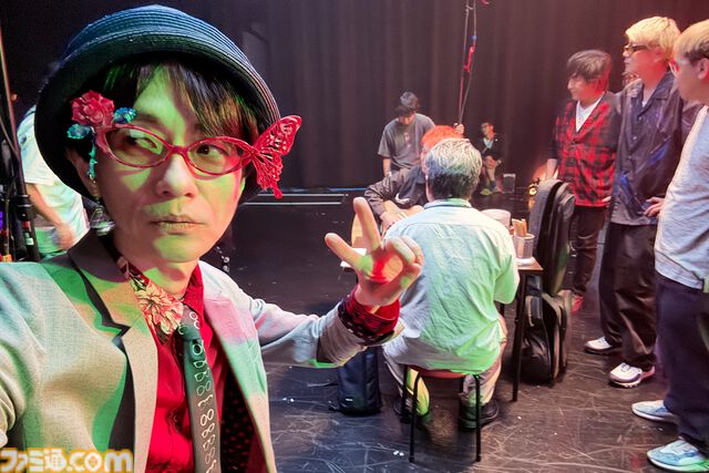 椎名慶治の新曲『Let's HIT』MV主演はMMORPG運営ディレクター。醤油ラーメンとオンラインゲームはだいたい同じ【豚ガラ、鶏ガラ、HIT柄】