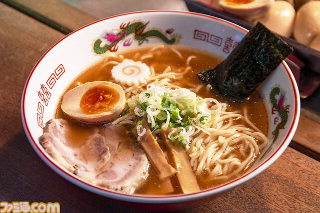 椎名慶治の新曲『Let's HIT』MV主演はMMORPG運営ディレクター。醤油ラーメンとオンラインゲームはだいたい同じ【豚ガラ、鶏ガラ、HIT柄】