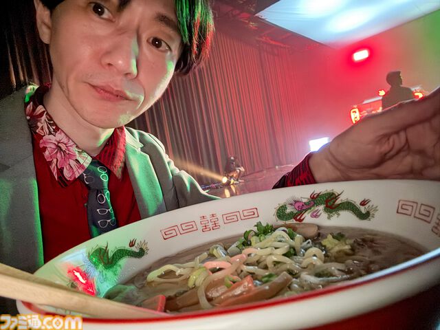 椎名慶治の新曲『Let's HIT』MV主演はMMORPG運営ディレクター。醤油ラーメンとオンラインゲームはだいたい同じ【豚ガラ、鶏ガラ、HIT柄】