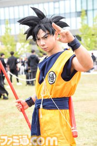 【コスプレ】『ドラクエ3リメイク』勇者、武闘家、遊び人、賢者が池袋に集結！ 『NIKKE』『ブルアカ』レイヤーたちも駆けつけた“池ハロ2024”リポート