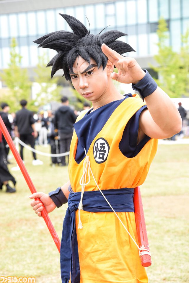 【コスプレ】『ドラクエ3リメイク』勇者、武闘家、遊び人、賢者が池袋に集結！ 『NIKKE』『ブルアカ』レイヤーたちも駆けつけた“池ハロ2024”リポート