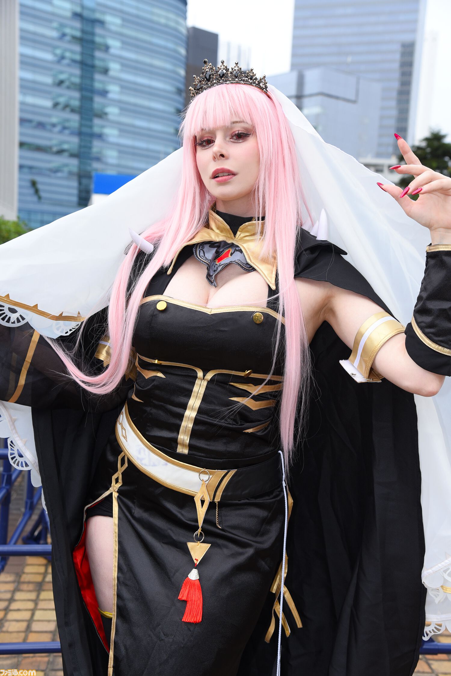 【コスプレ】『ドラクエ3リメイク』勇者、武闘家、遊び人、賢者が池袋に集結！ 『NIKKE』『ブルアカ』レイヤーたちも駆けつけた“池ハロ2024”リポート
