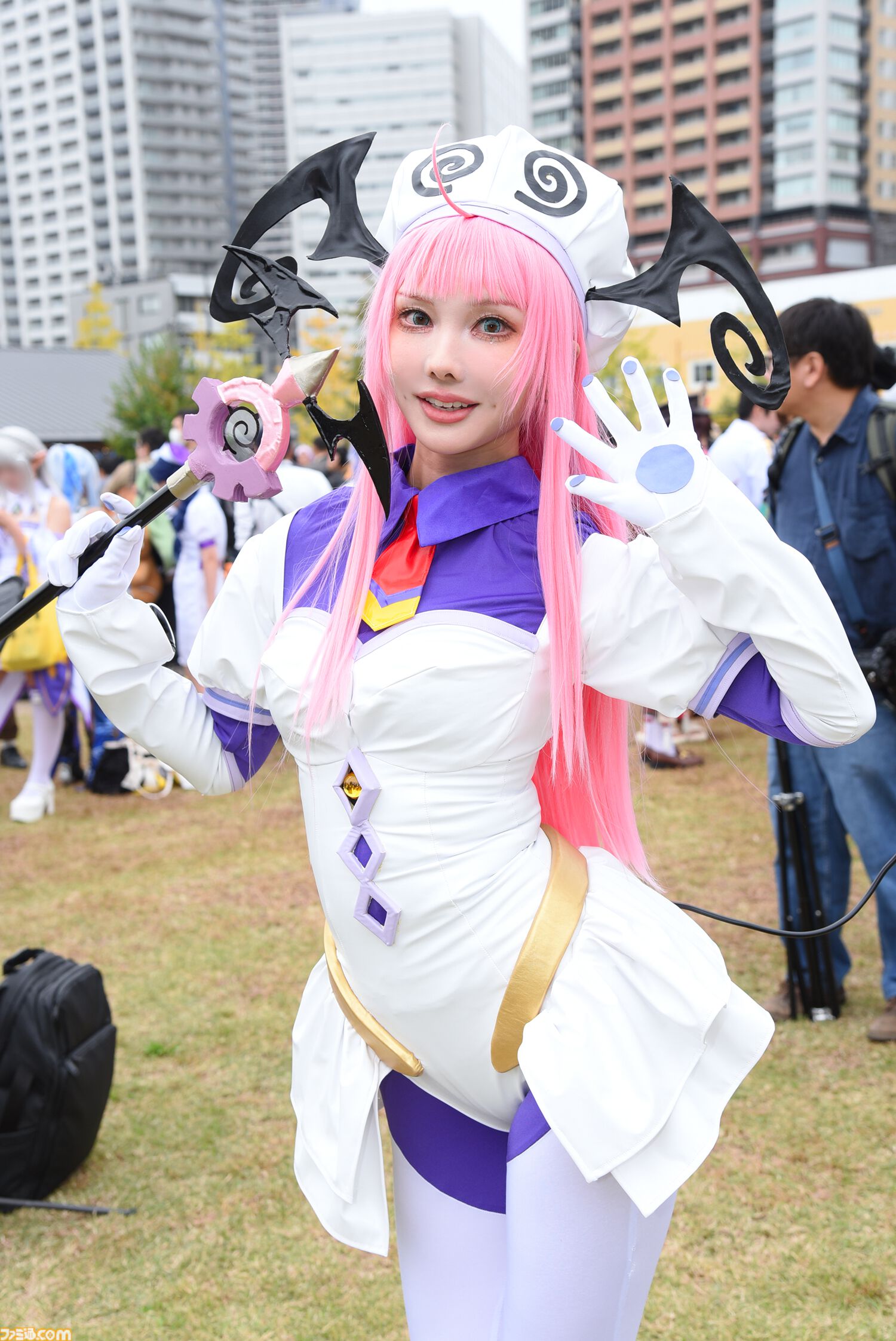 【コスプレ】『ドラクエ3リメイク』勇者、武闘家、遊び人、賢者が池袋に集結！ 『NIKKE』『ブルアカ』レイヤーたちも駆けつけた“池ハロ2024”リポート