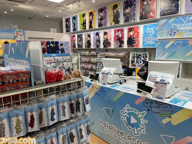 【ホロライブプロダクション】東京駅の公式ショップはグッズを買えるだけじゃない!? メンバーのサインが多すぎて店内を探しているだけでも楽しい
