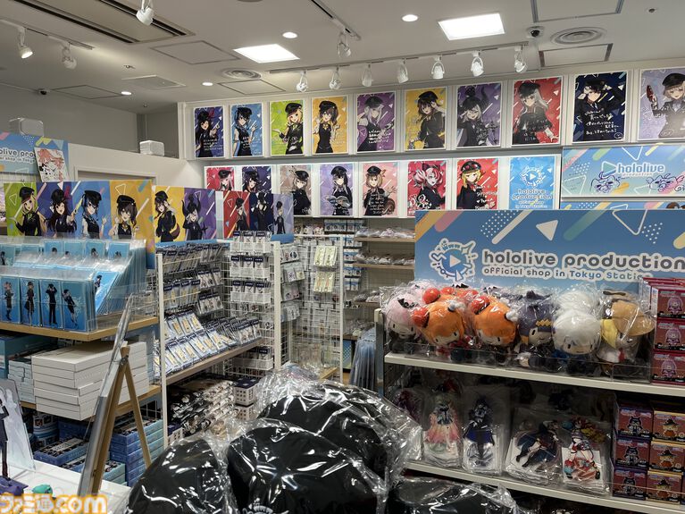 ホロライブ】東京駅の公式ショップはグッズを買えるだけじゃない ホロライブ】東京駅の公式ショップはグッズを買えるだけじゃない