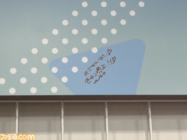 【ホロライブプロダクション】東京駅の公式ショップはグッズを買えるだけじゃない!? メンバーのサインが多すぎて店内を探しているだけでも楽しい