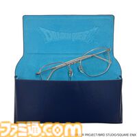 『ドラクエ』スライム＆ロトの紋章があしらわれたメガネケース、ふわふわな生地を使ったトートバッグ・ポーチなどが登場。新グッズが予約受付中