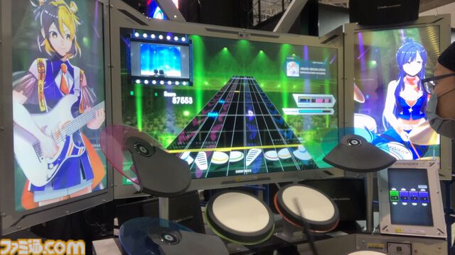 『ギタドラ』新筐体はトリプルモニターとスピーカー7個でド迫力の演奏に。キャラクターとのセッション演出にイカす【アミューズメント エキスポ 2024】