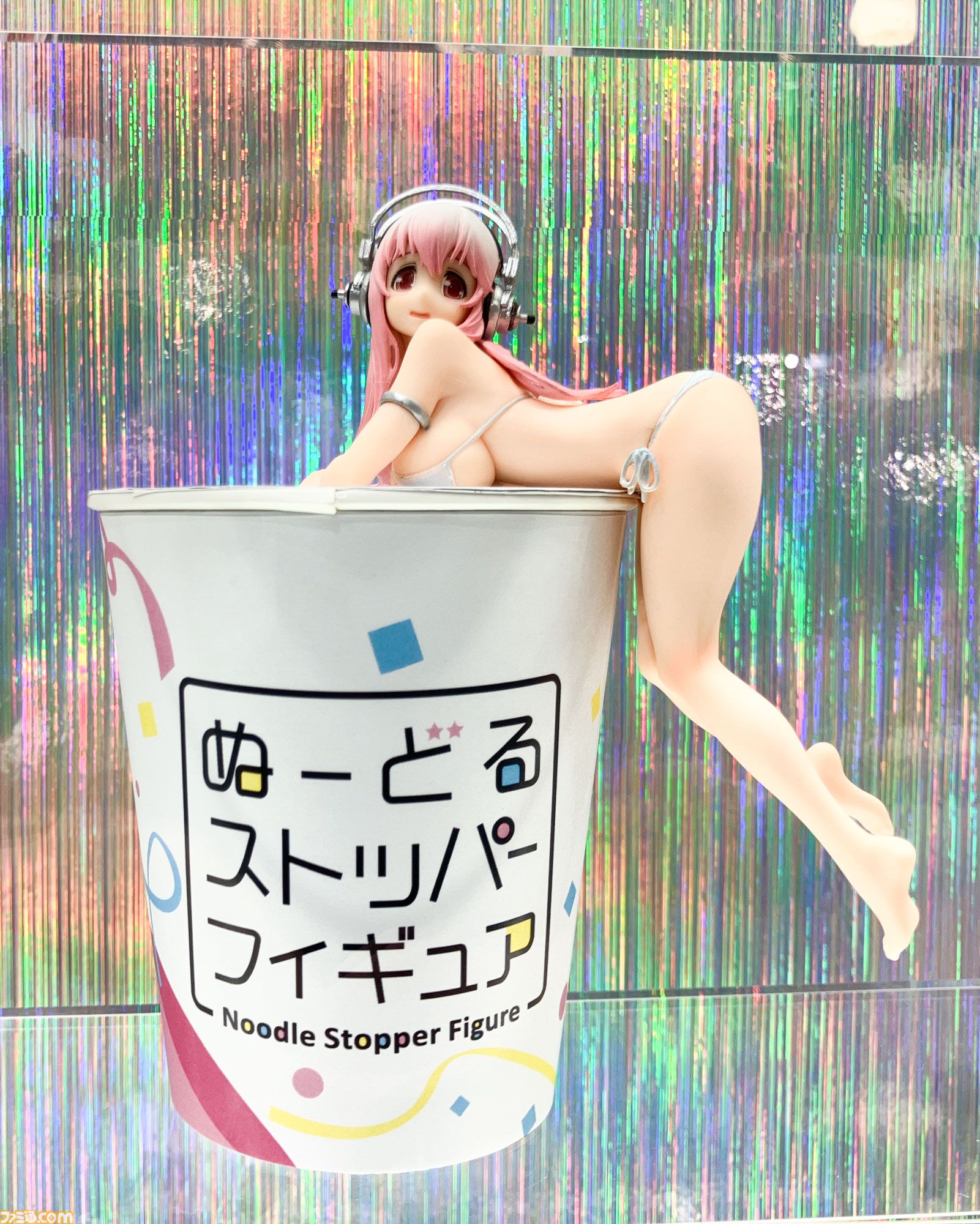 ぬーどるストッパーは水着の美少女から世紀末覇者まで網羅する