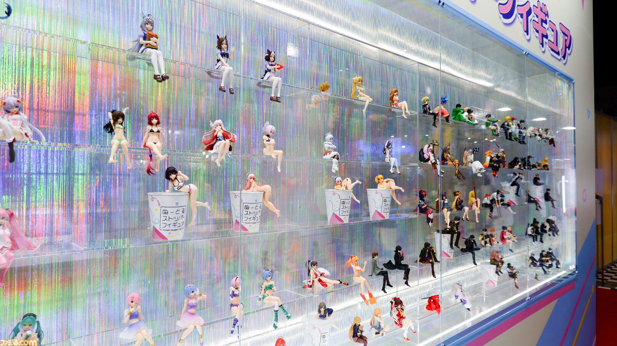 ぬーどるストッパーは水着の美少女から世紀末覇者まで網羅する。生活に