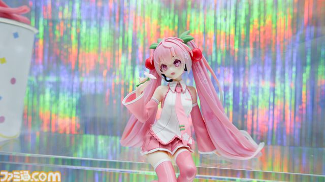 ぬーどるストッパーは水着の美少女から世紀末覇者まで網羅する。生活に溶け込むフィギュアシリーズ10年の歴史【アミューズメント エキスポ 2024】
