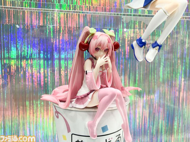 ぬーどるストッパーは水着の美少女から世紀末覇者まで網羅する。生活に溶け込むフィギュアシリーズ10年の歴史【アミューズメント エキスポ 2024】