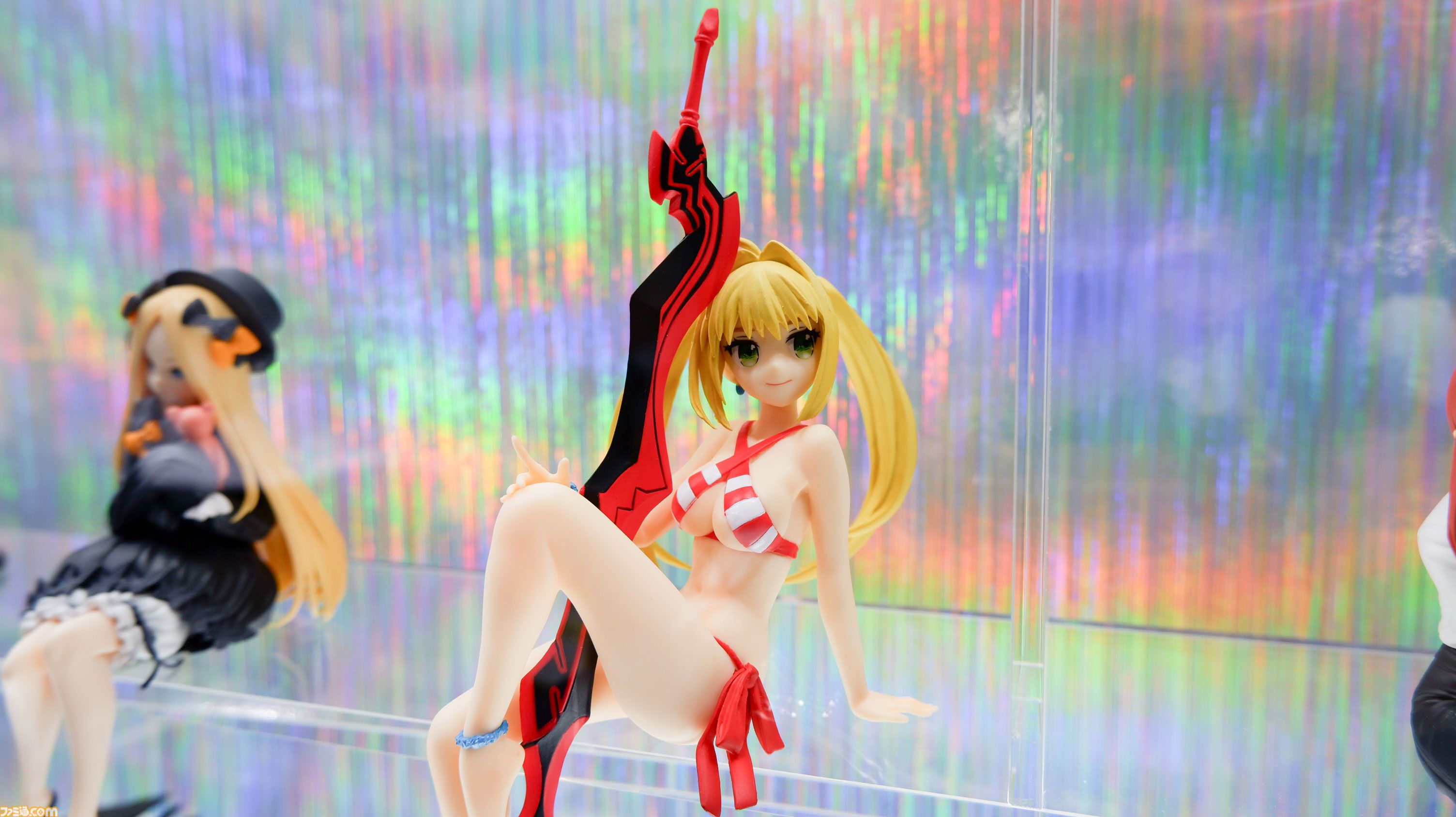 ぬーどるストッパーは水着の美少女から世紀末覇者まで網羅する。生活に