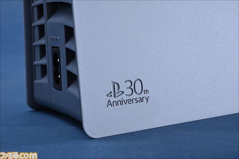 プレステ30周年記念モデルPS5Pro開封リポ。初代PSの配色や限定 プレステ30周年記念モデルPS5Pro開封リポ。初代PSの配色や限定