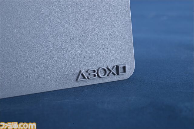 プレステ30周年記念モデルPS5Pro開封リポ。初代PSの配色や限定ロゴがカッコよすぎる、アクセサリーや化粧箱へのこだわりもスゴい