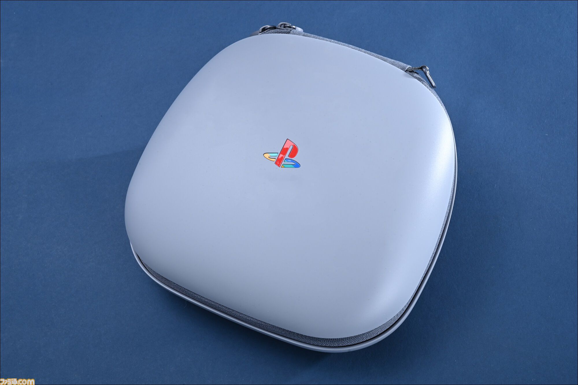 プレステ30周年記念モデルPS5Pro開封リポ。初代PSの配色や限定ロゴがカッコよすぎる、アクセサリーや化粧箱へのこだわりもスゴい