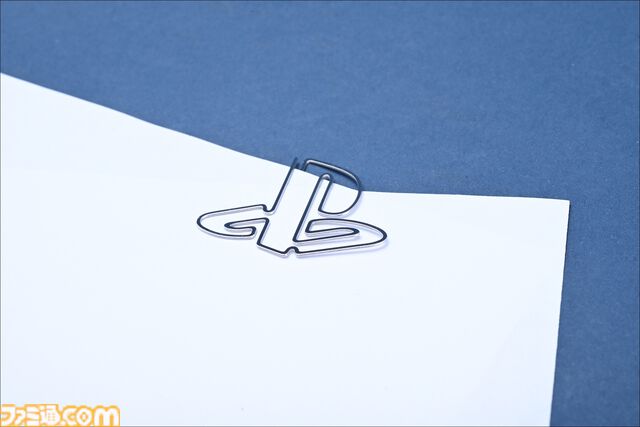 プレステ30周年記念モデルPS5Pro開封リポ。初代PSの配色や限定ロゴがカッコよすぎる、アクセサリーや化粧箱へのこだわりもスゴい