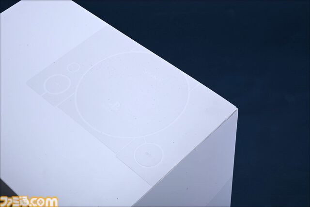 プレステ30周年記念モデルPS5Pro開封リポ。初代PSの配色や限定ロゴがカッコよすぎる、アクセサリーや化粧箱へのこだわりもスゴい
