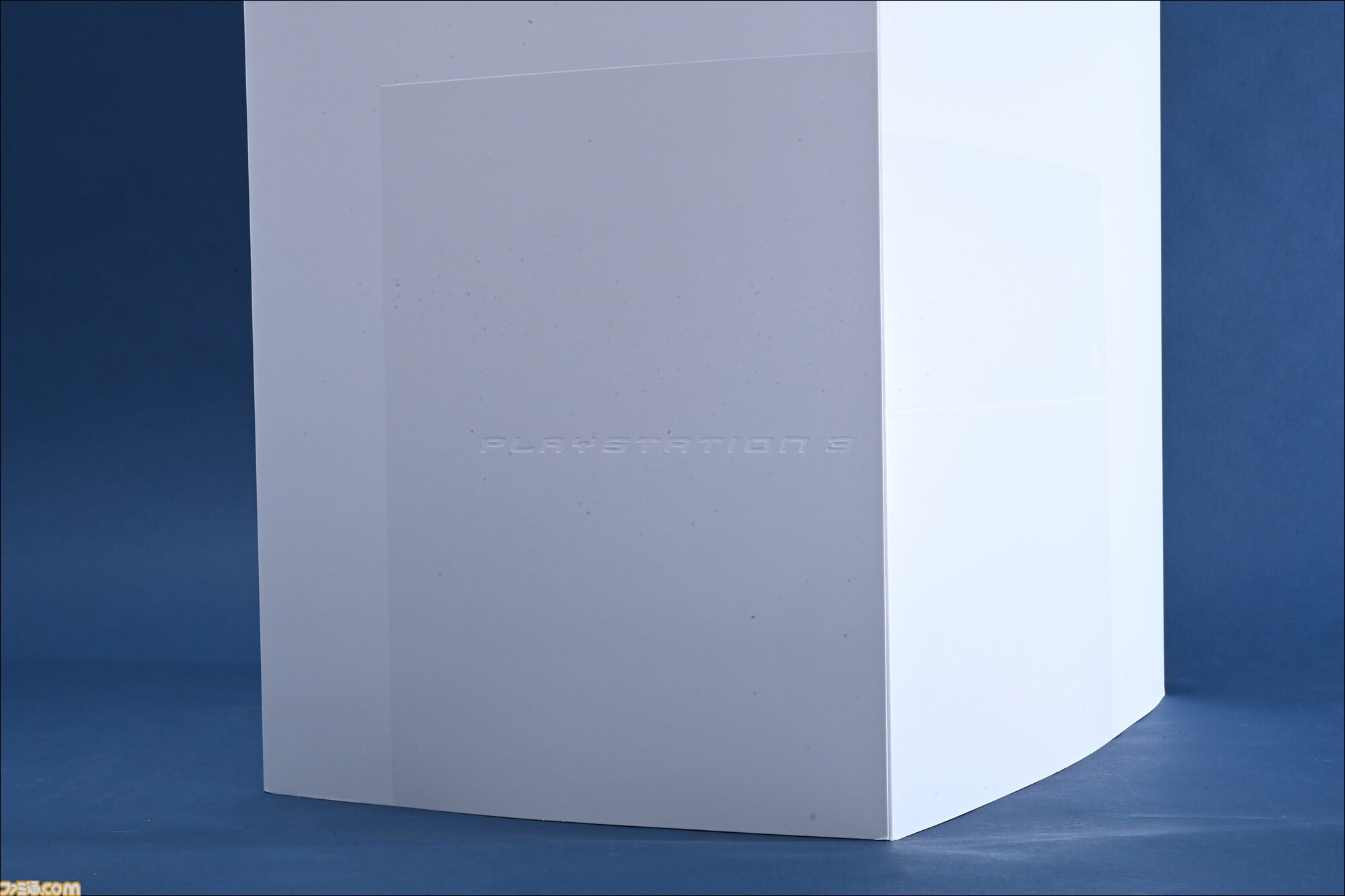プレステ30周年記念モデルPS5Pro開封リポ。初代PSの配色や限定ロゴがカッコよすぎる、アクセサリーや化粧箱へのこだわりもスゴい